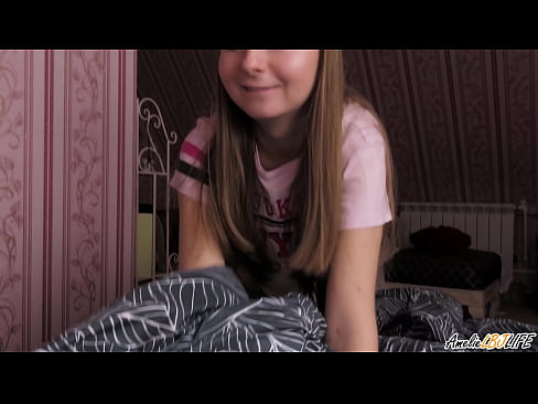 ❤️ Blonde Sucks her Best Friend Deeply και παίρνει σπέρμα στο στόμα της ❤️ Πόρνο ❌️